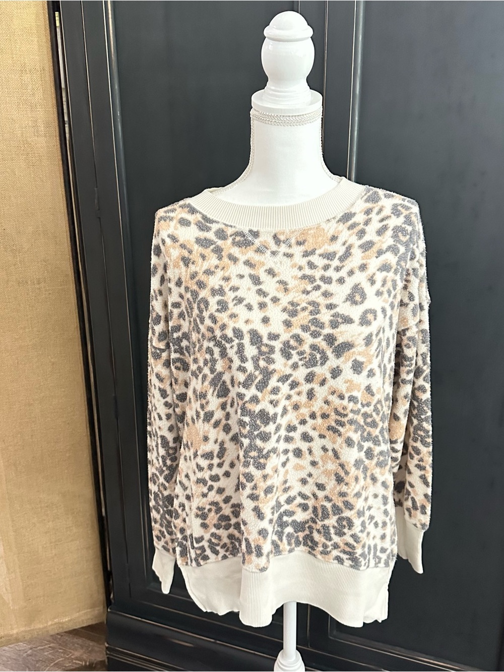 aerie Cream & Gray Leopard Knit Oversized Sweater/Sweatshirt - xs